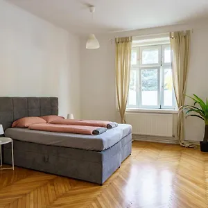 Central Living - Schoenbrunn Apartmán